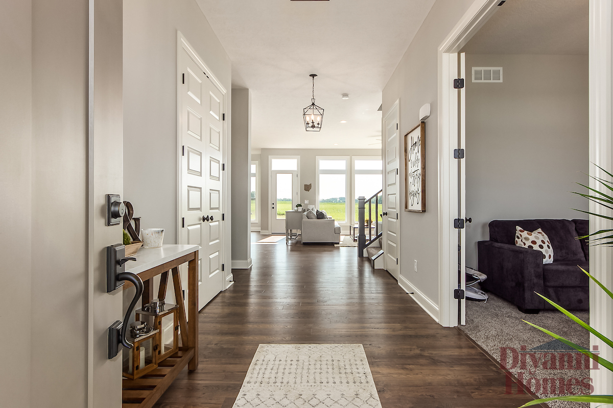 The Harbor Spring | Foyer